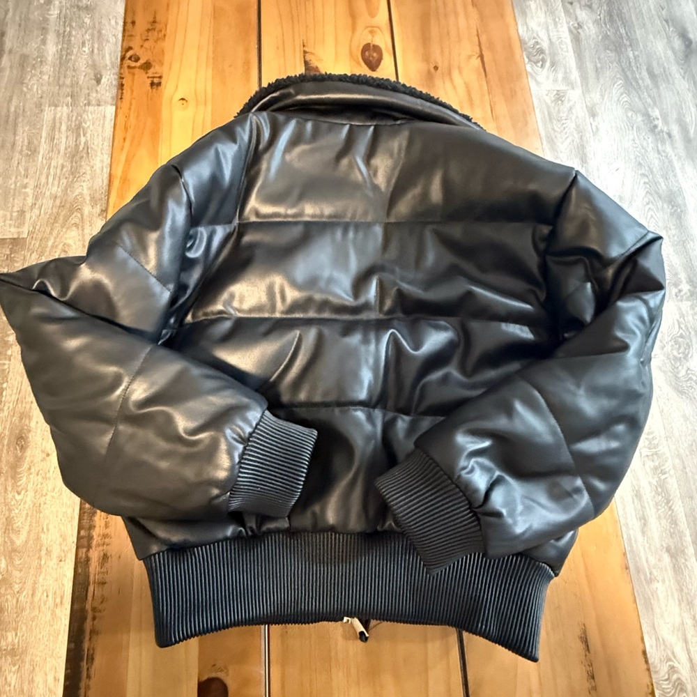 Forever 21 Black Puffer Jacket - Picture 4 of 5